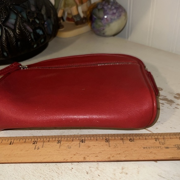 Vintage Coach red leather cosmetics case makeup - Picture 9 of 10